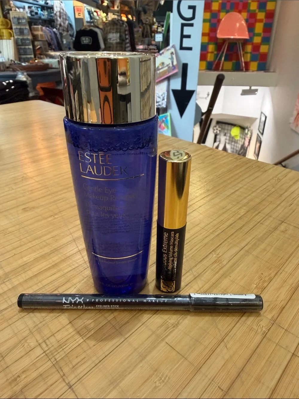 Estée Lauder Eye Makeup with Additional Makeup